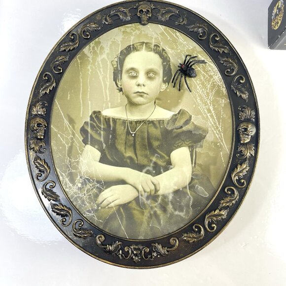 Moving Spider On Girl Framed Portrait Spirit Halloween Prop w Spooky Sounds - Picture 3 of 14
